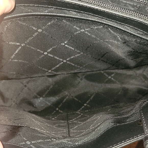 Michael Kors Walsh Black Leather Laptop Tote - Picture 4 of 9